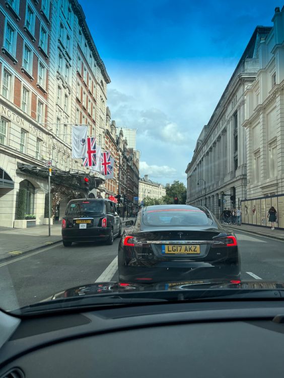 UK Professional Driving License Requirements